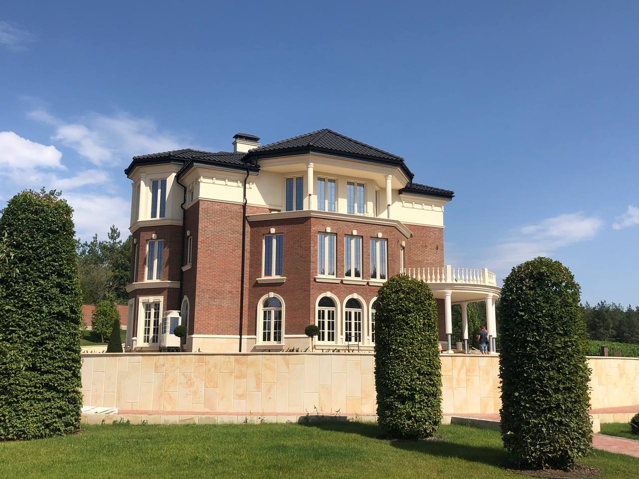 A villa with neoclassical features